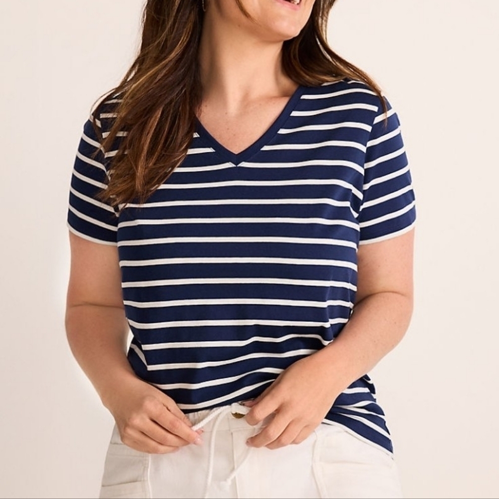 NWT,GAP Navy and White Striped V-Neck Tee.Size XL